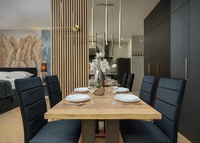 Black And Beige With Balcony And Parking In By Renters * Wrocław