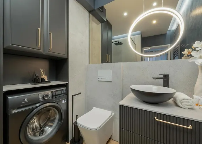 Black And Beige With Balcony And Parking In By Renters *