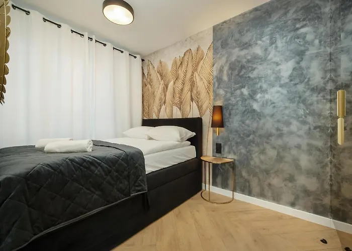 Black And Beige With Balcony And Parking In By Renters