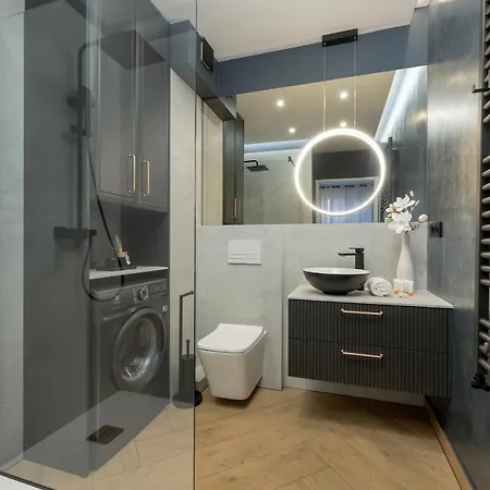 Black And Beige With Balcony And Parking In By Renters شقة