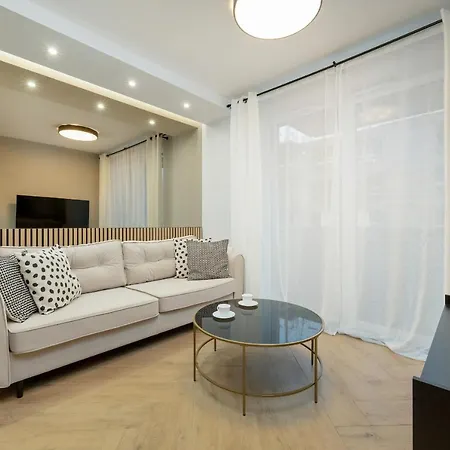 Apartamento Black And Beige With Balcony And Parking In By Renters