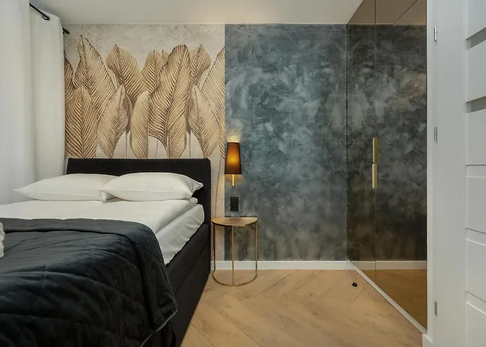 Black And Beige With Balcony And Parking In By Renters Daire *