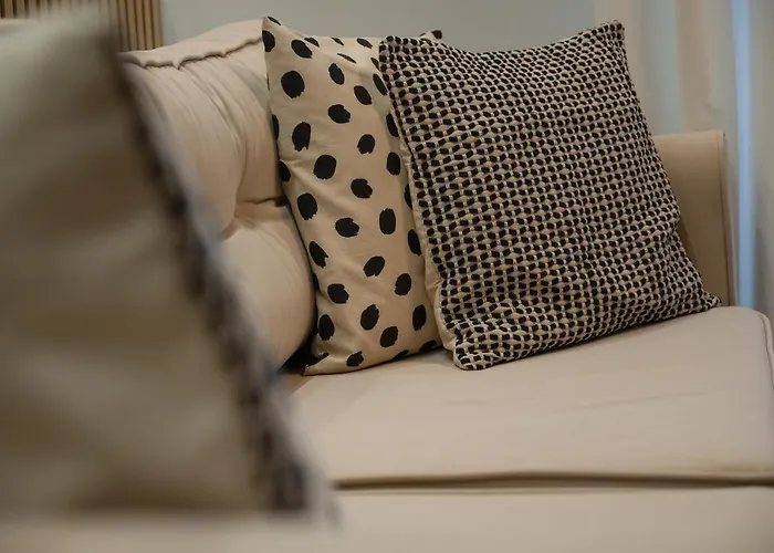 Daire Black And Beige With Balcony And Parking In By Renters